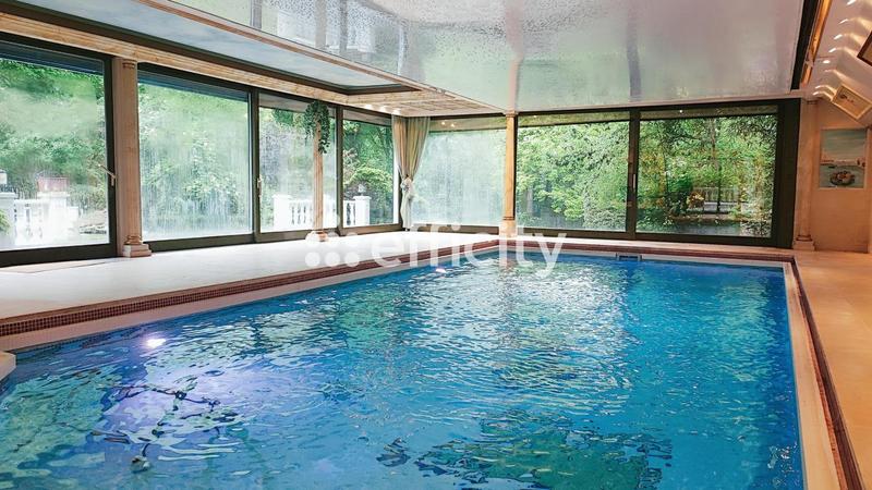 Propriété - 255 m² - 10 pièces