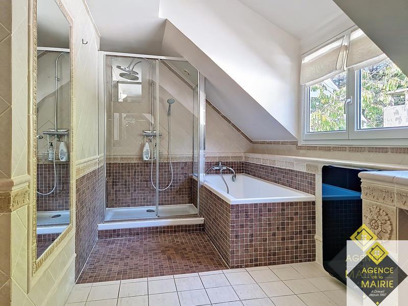 Maison - 170 m² - 6 pièces