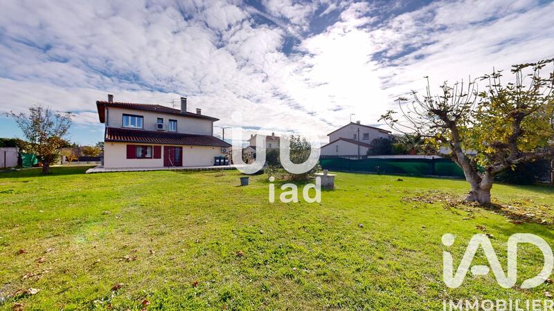 Maison - 220 m² - 7 pièces