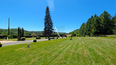 Maison - 263 m² - 12 pièces