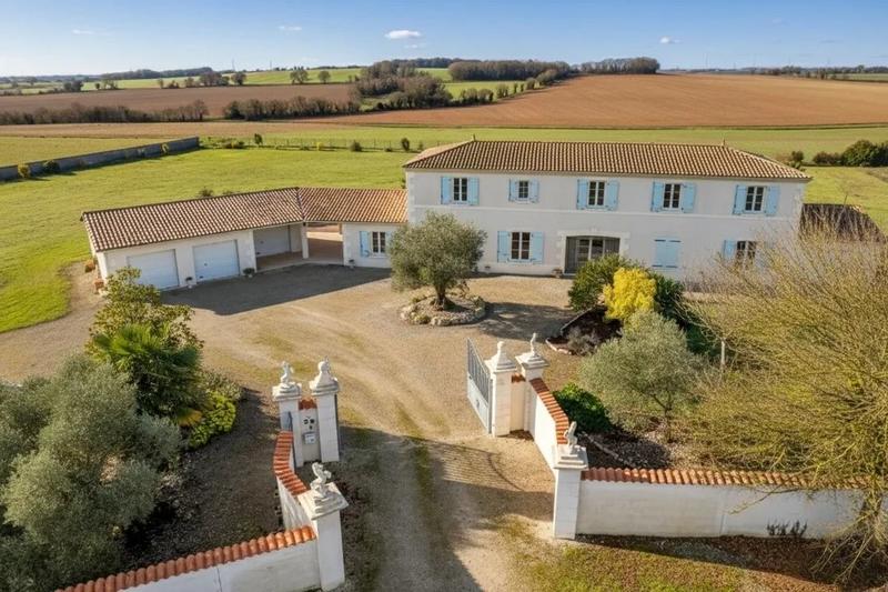 Maison - 408 m² - 11 pièces
