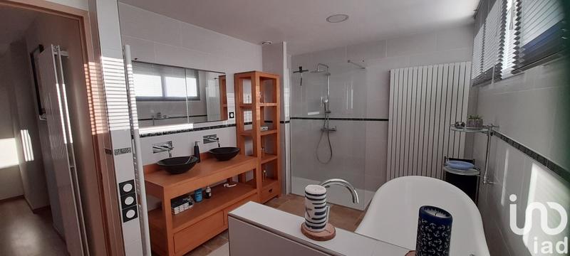 Maison - 214 m² - 7 pièces