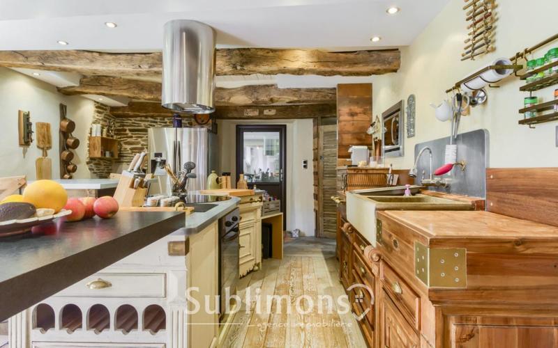 Propriété - 263 m² - 8 pièces