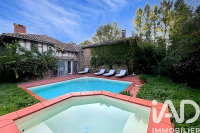 Maison - 318 m² - 12 pièces