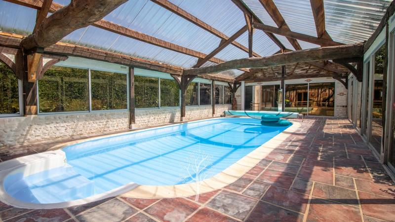 Maison - 240 m² - 6 pièces