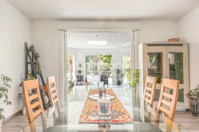 Maison - 260 m² - 8 pièces