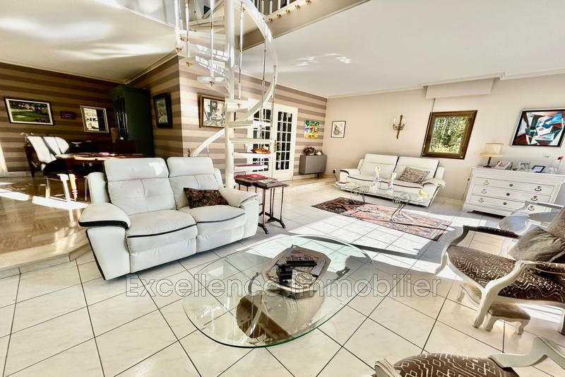 Maison - 320 m² - 10 pièces