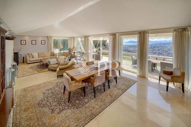 Villa - 300 m² - 8 pièces