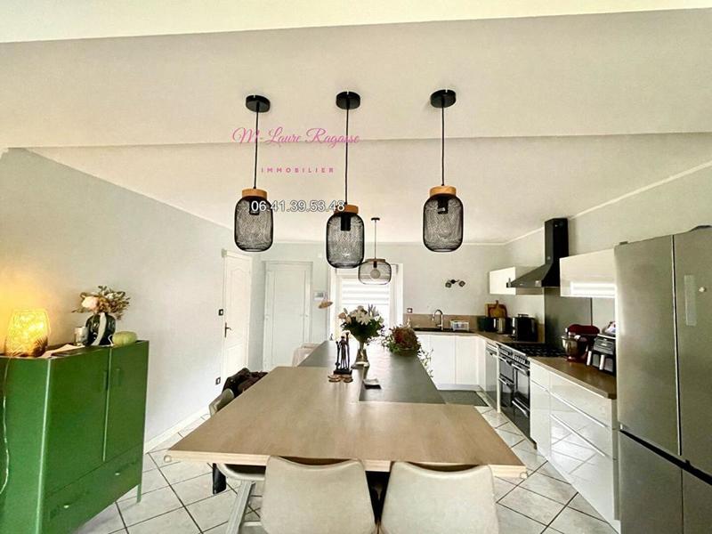 Maison - 222 m² - 6 pièces