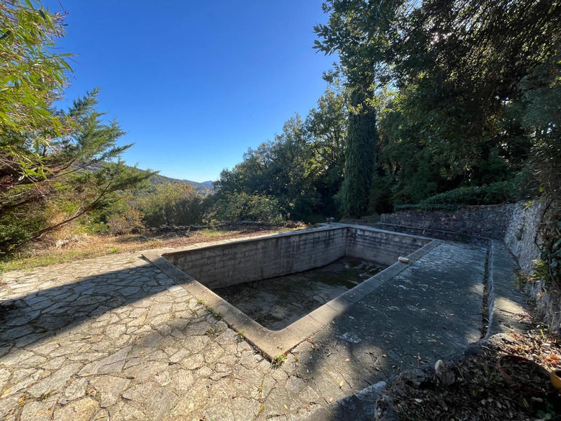 Maison - 240 m² - 9 pièces