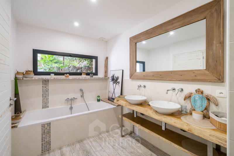 Villa - 220 m² - 5 pièces