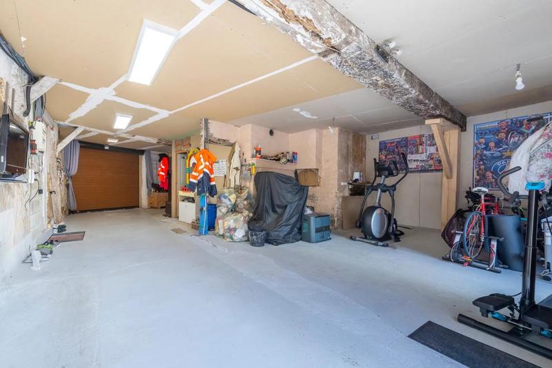 Maison - 240 m² - 10 pièces