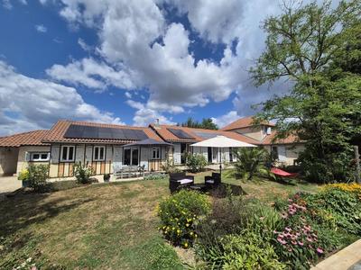 Maison - 292 m² - 8 pièces