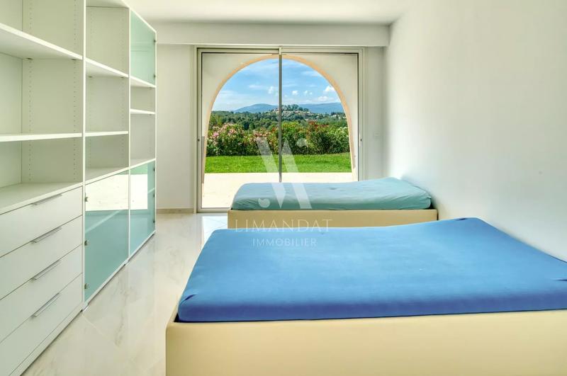 Villa - 646 m² - 10 pièces