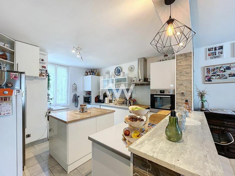 Maison traditionnelle - 127 m² - 6 pièces