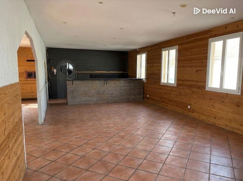 Local commercial - 143 m² - 5 pièces