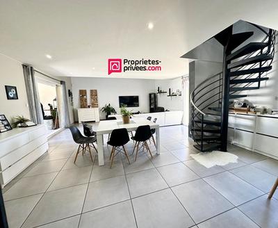 Maison - 162 m² - 5 pièces