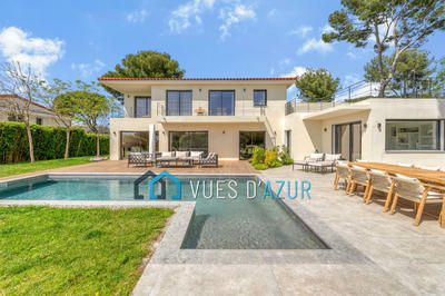 Villa - 248 m² - 5 pièces
