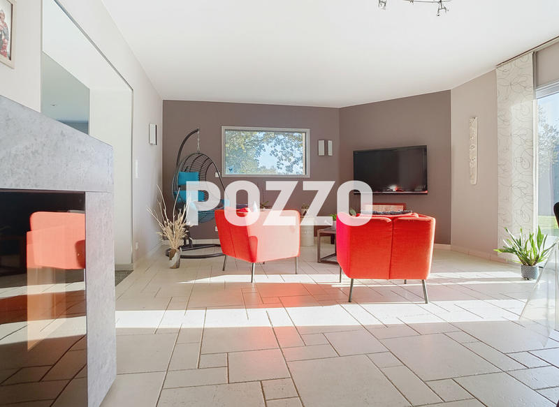 Maison - 250 m² - 9 pièces