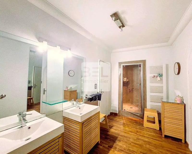 Appartement - 205 m² - 6 pièces