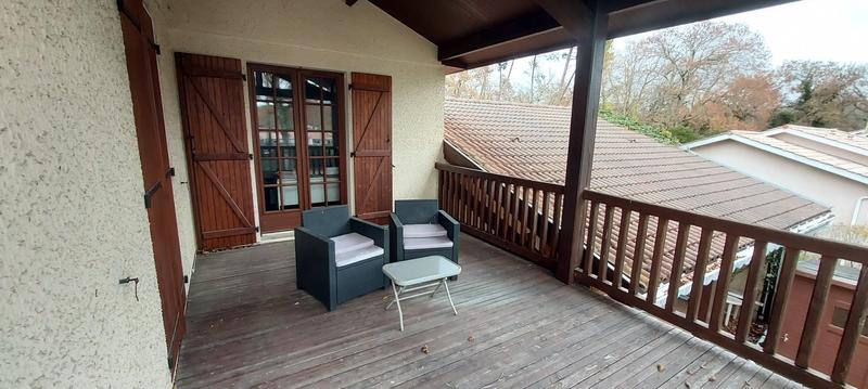 Maison - 239 m² - 11 pièces