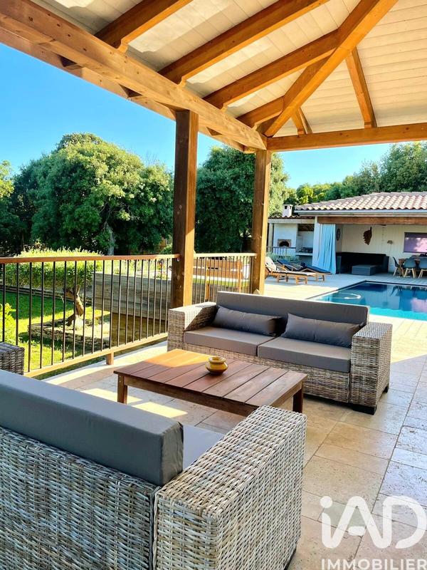 Maison - 295 m² - 11 pièces