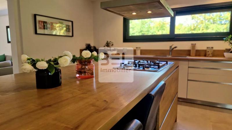 Villa - 255 m² - 8 pièces