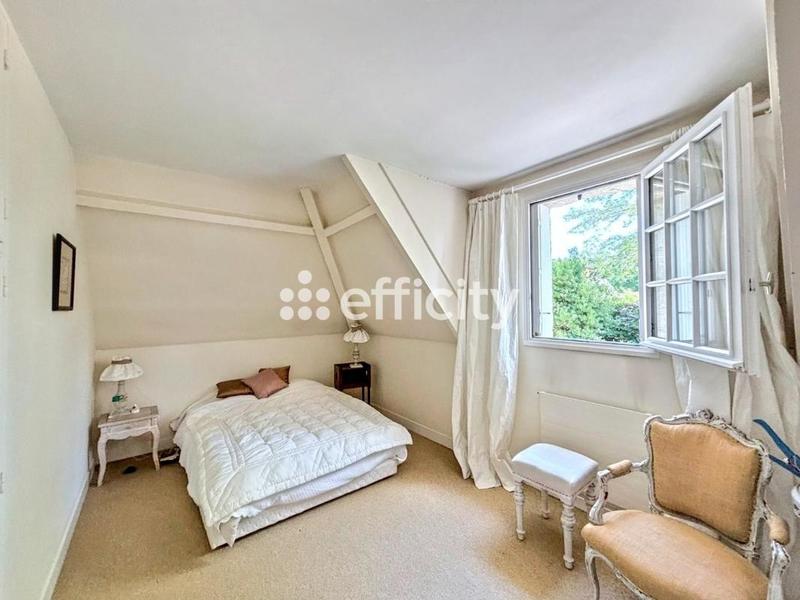 Maison - 240 m² - 9 pièces