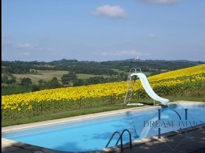 Maison - 420 m² - 11 pièces