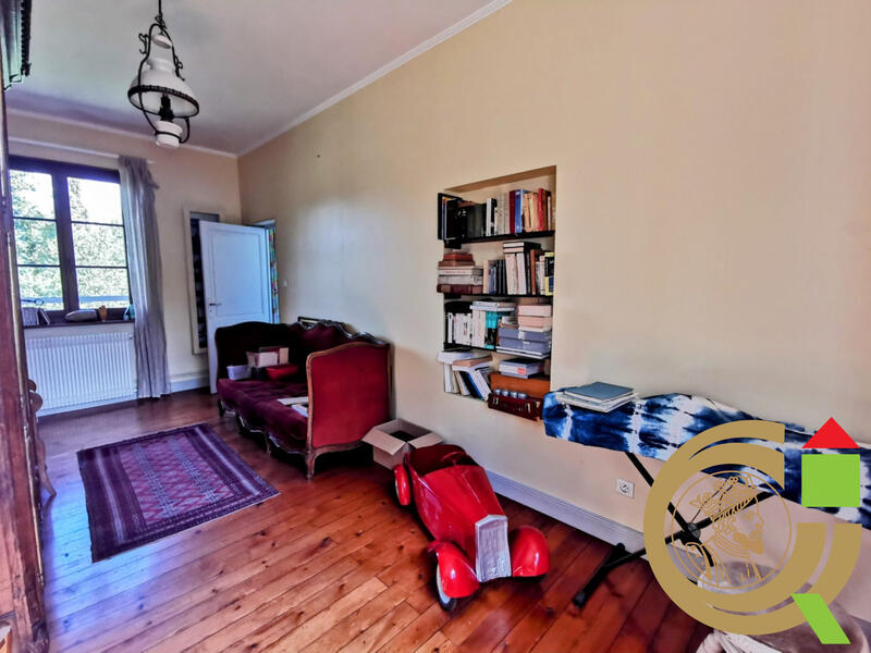 Maison - 284 m² - 13 pièces