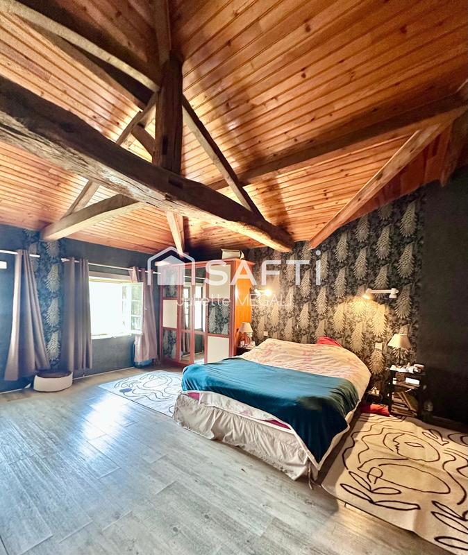 Maison - 379 m² - 10 pièces