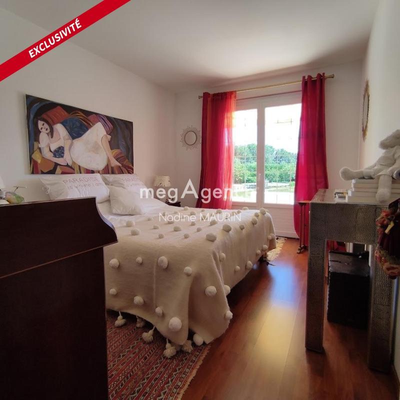 Maison traditionnelle - 271 m² - 8 pièces