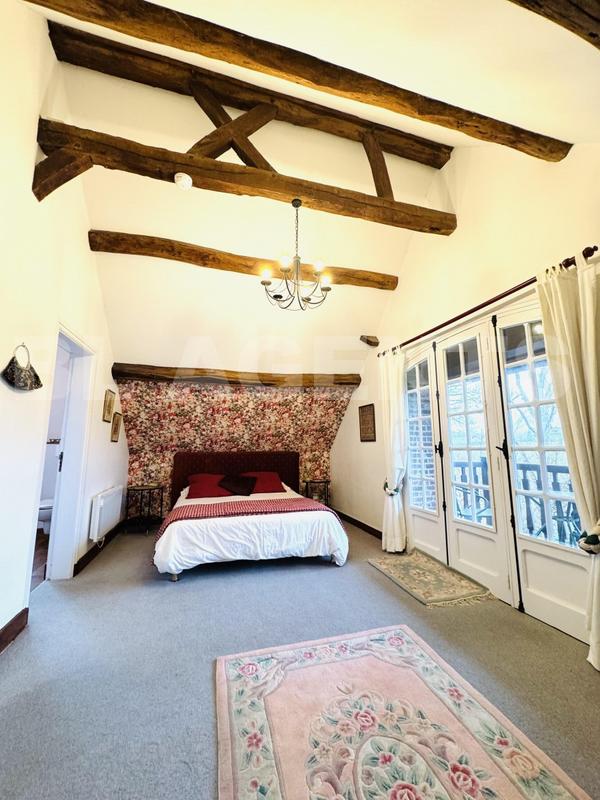 Maison - 264 m² - 7 pièces