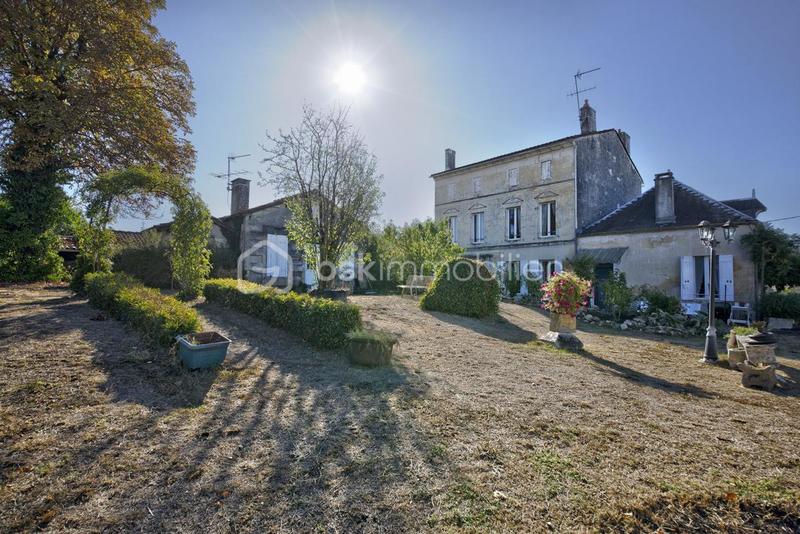 Maison en pierre - 255 m² - 8 pièces
