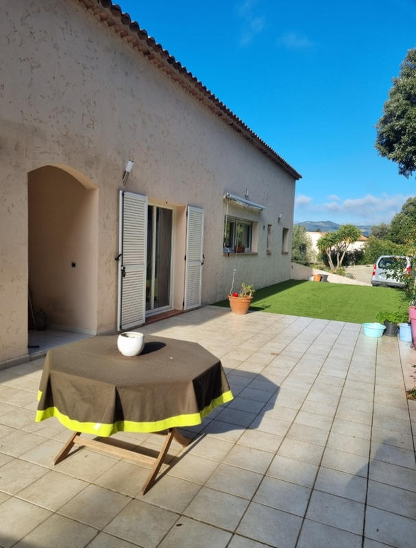 Villa - 270 m² - 10 pièces