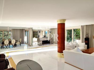 Appartement - 285 m² - 8 pièces