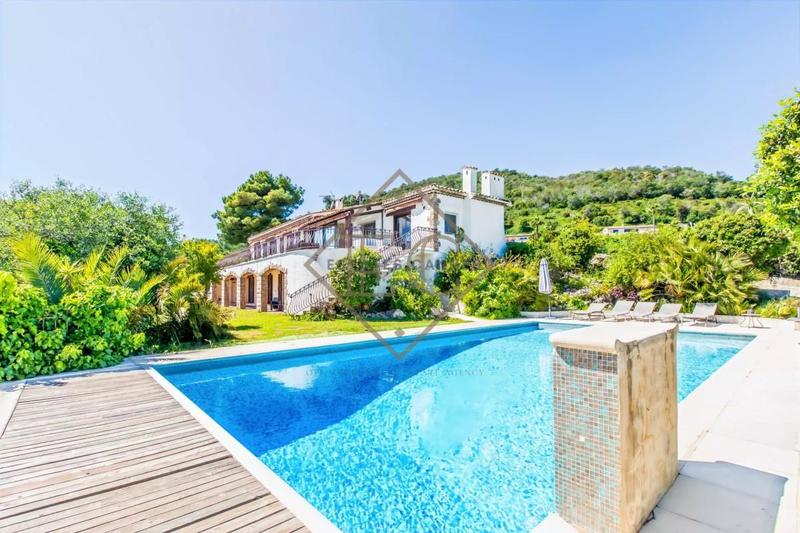 Villa - 265 m² - 8 pièces
