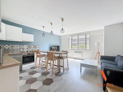 Appartement - 99 m² - 5 pièces