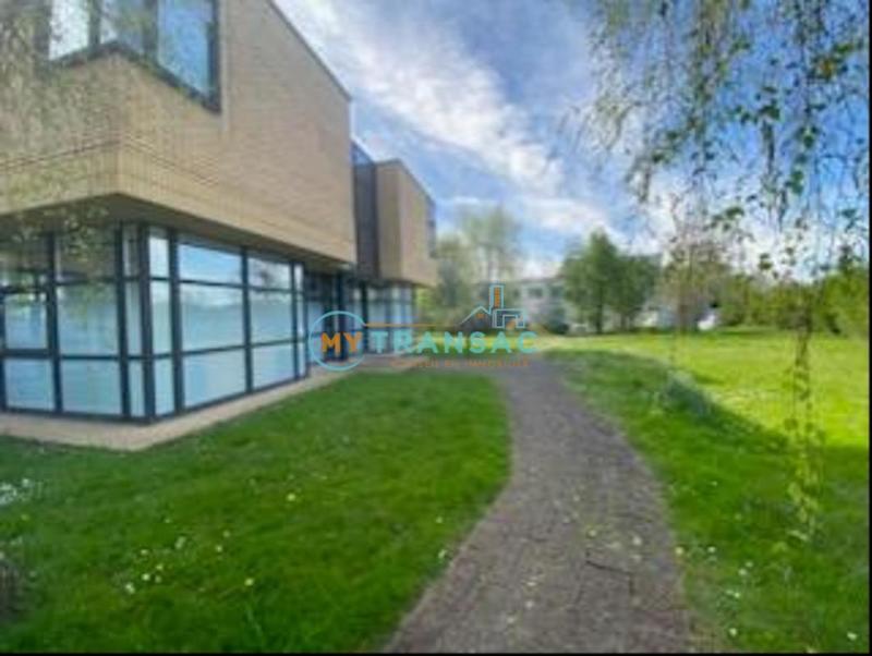 Entrepôt - 2 800 m²