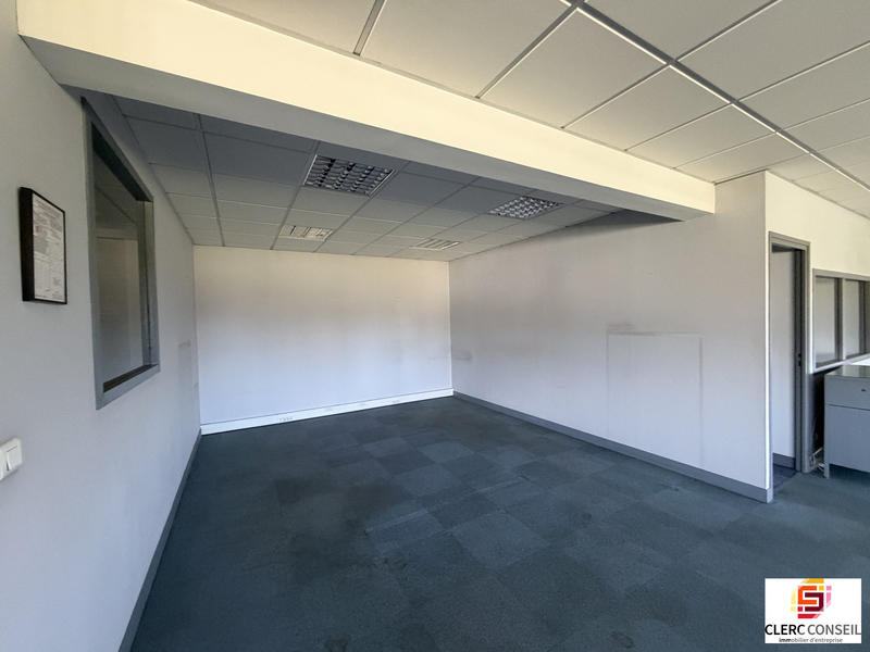 Local d'activités - 1 500 m²