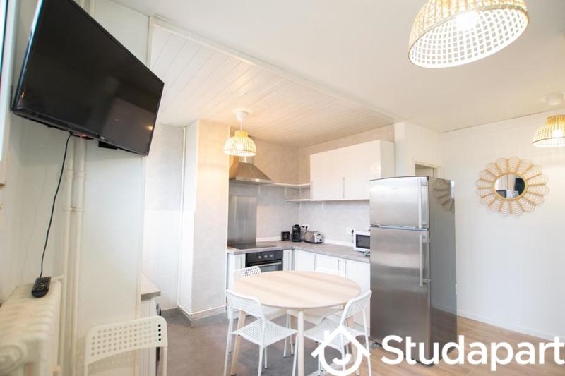 Chambre - 11 m² - 1 pièce