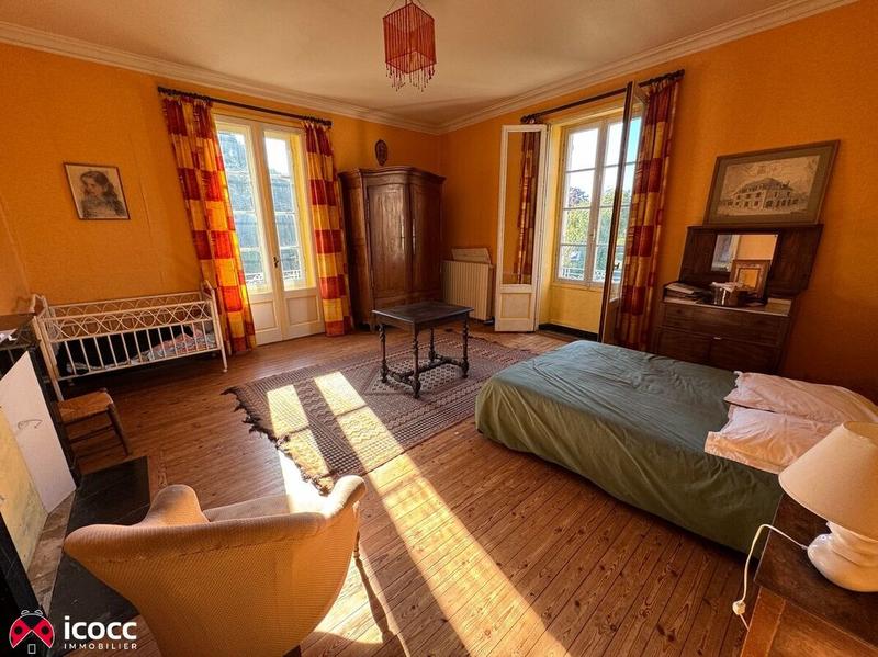 Demeure - 563 m² - 18 pièces