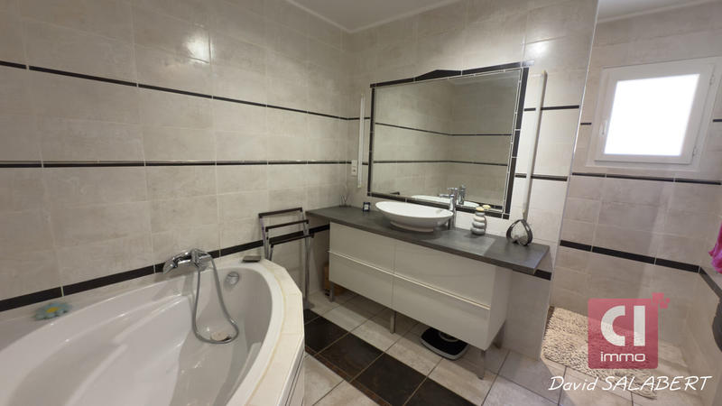 Maison - 204 m² - 7 pièces