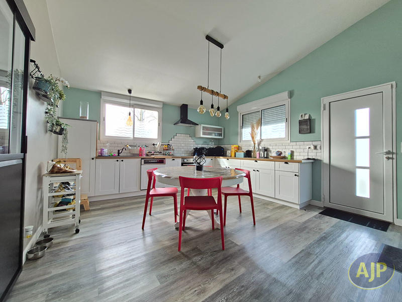 Maison - 122 m² - 6 pièces