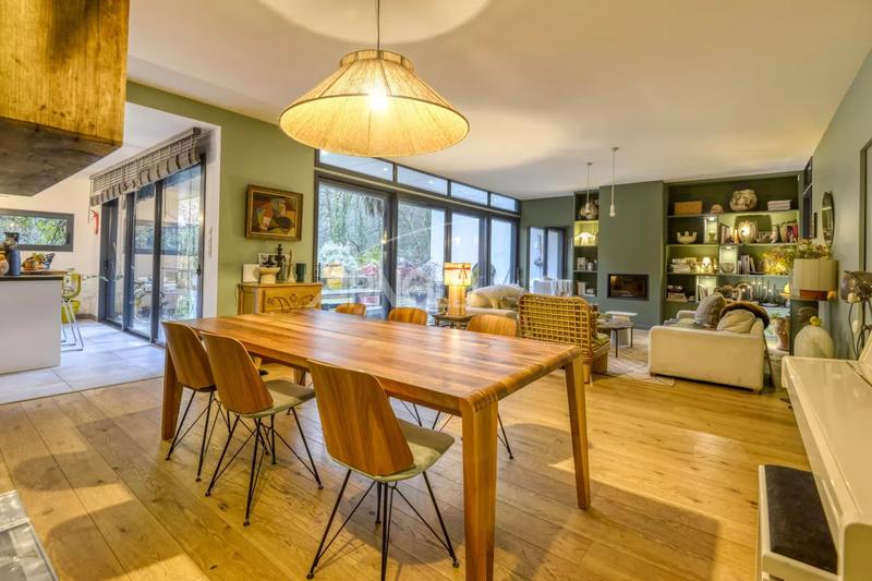 Maison - 180 m² - 8 pièces