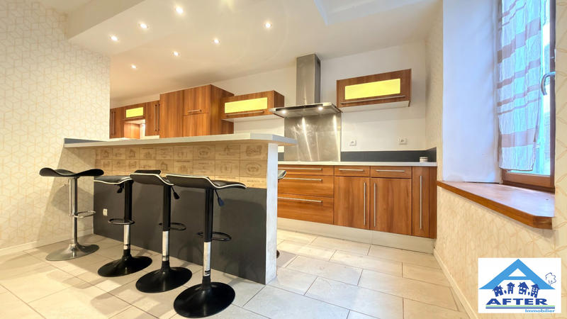 Maison - 239 m² - 8 pièces