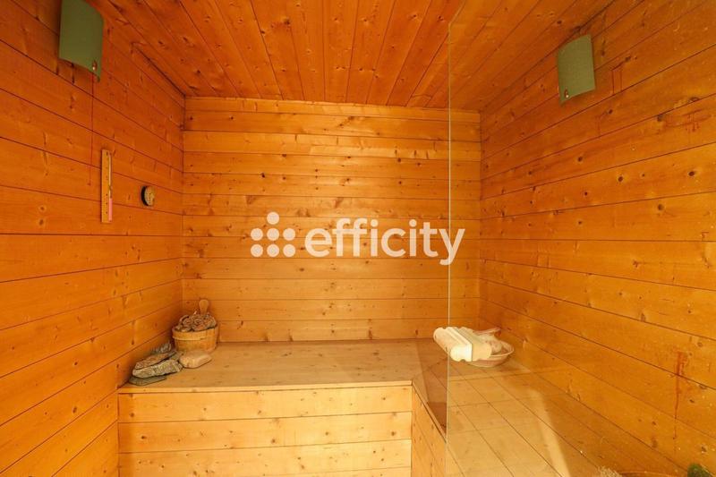 Loft - 196 m² - 5 pièces