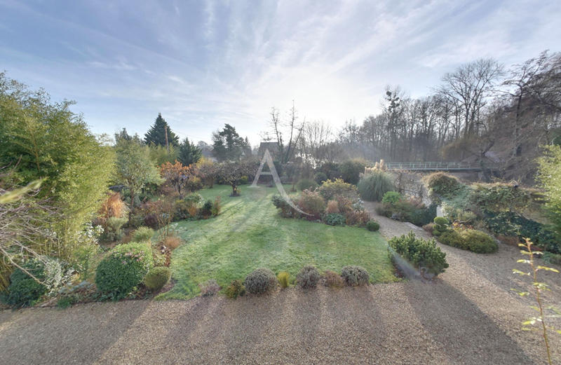 Maison - 207 m² - 6 pièces