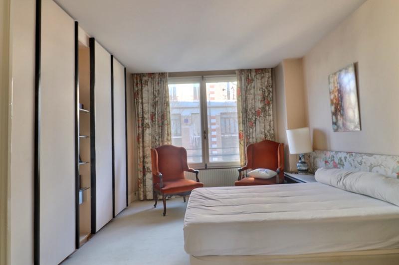 Duplex - 242 m² - 9 pièces