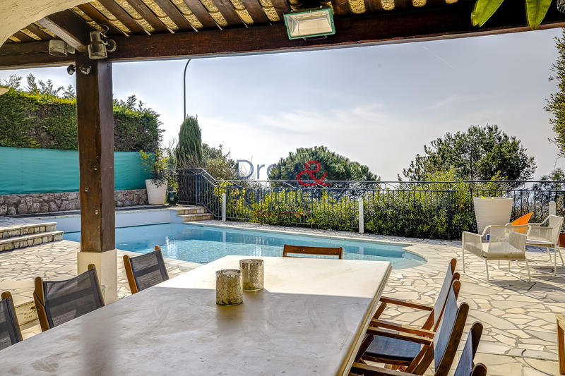 Villa - 220 m² - 6 pièces